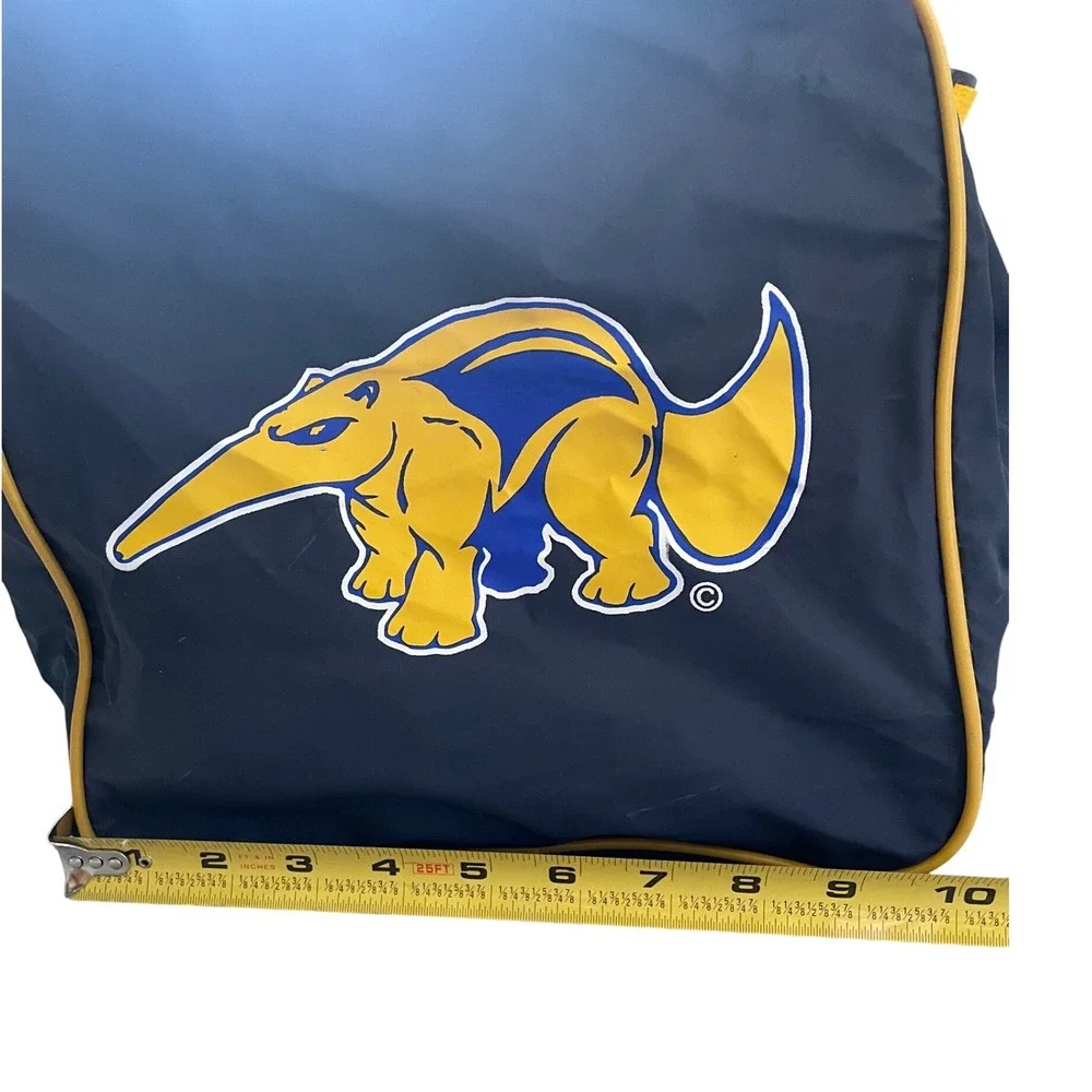 NWOT Vintage UCI Alumni Association Duffle Bag‎